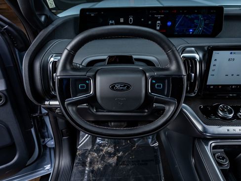 Used 2025 Ford Expedition Platinum w/ Stealth Performance Package image 16