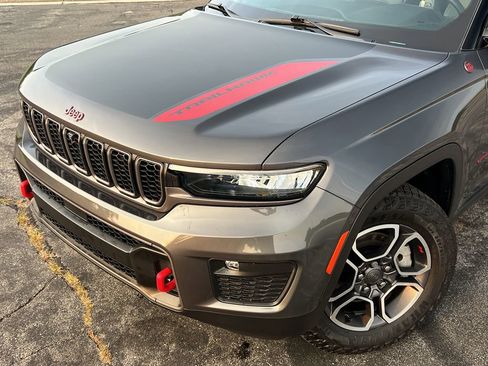 Used 2022 Jeep Grand Cherokee Trailhawk image 9