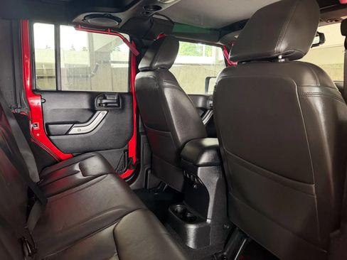 Used 2014 Jeep Wrangler Unlimited Sahara w/ Katzin Premium Leather Group AWD/4WD image 23