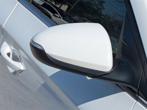 Used 2020 Hyundai Ioniq SE image 11