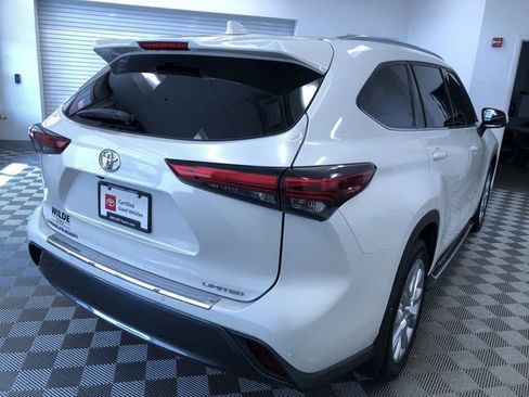 Certified 2021 Toyota Highlander Limited FWD image 35