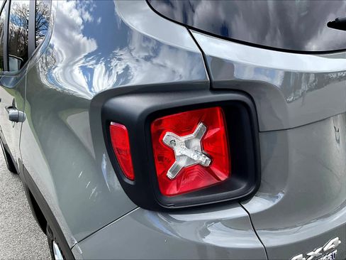 Used 2022 Jeep Renegade Latitude image 57