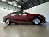 Used 2018 Toyota Camry LE image 3