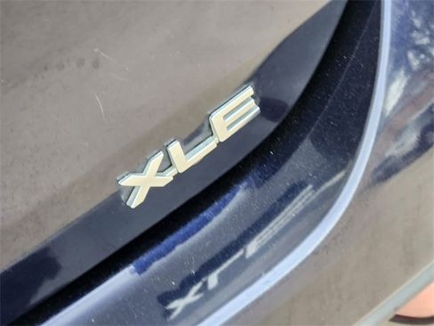 Used 2021 Toyota Highlander XLE FWD image 9