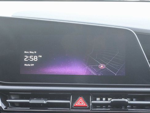 Used 2025 Kia Niro LX FWD image 15