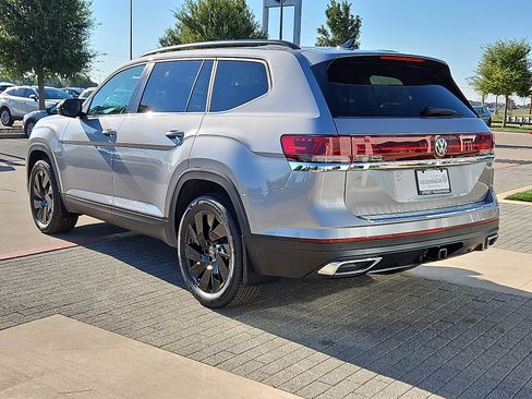 New 2026 Volkswagen Atlas SE image 2