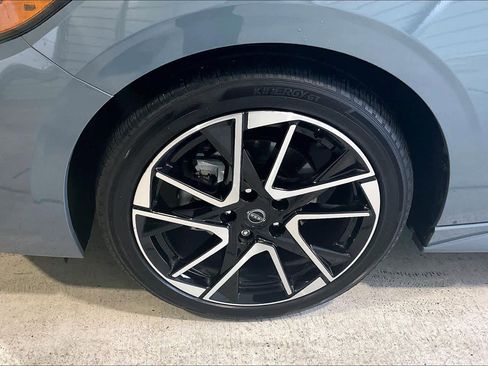 Used 2025 Nissan Sentra SR w/ SR Premium Package image 11