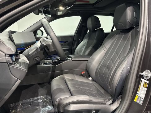 Used 2025 BMW i5 xDrive40 w/ Premium Package image 14