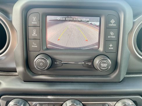 Used 2021 Jeep Wrangler Sport S image 16