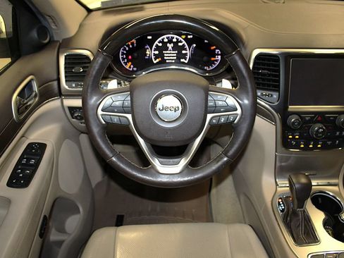 Certified 2017 Jeep Grand Cherokee Overland w/ Jeep Active Safety Group AWD/4WD image 13