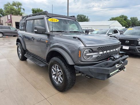 Used 2024 Ford Bronco Badlands AWD/4WD image 4