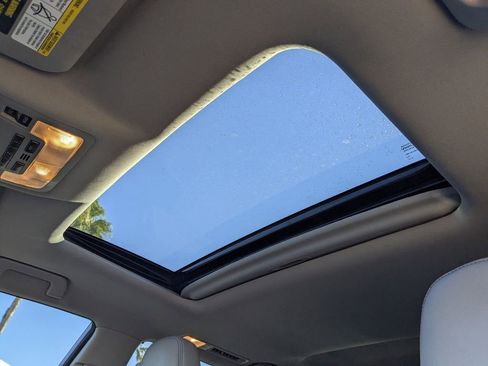 Used 2017 Toyota Highlander image 24