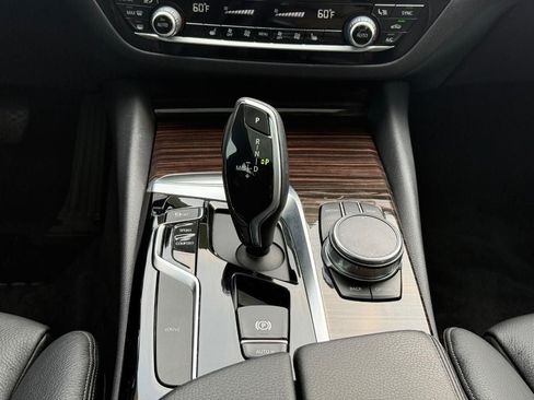 Used 2018 BMW 530e xDrive AWD/4WD image 12