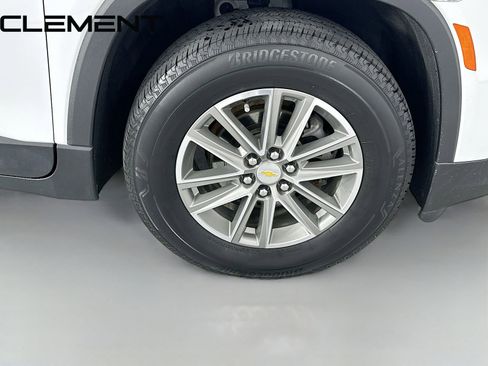 Used 2023 Chevrolet Traverse LT FWD image 38