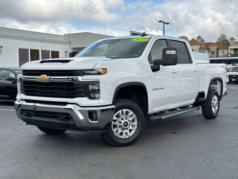 Used 2025 Chevrolet Silverado 2500 LT w/ Convenience Package image 2