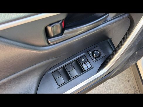 Used 2021 Toyota RAV4 LE AWD/4WD image 8