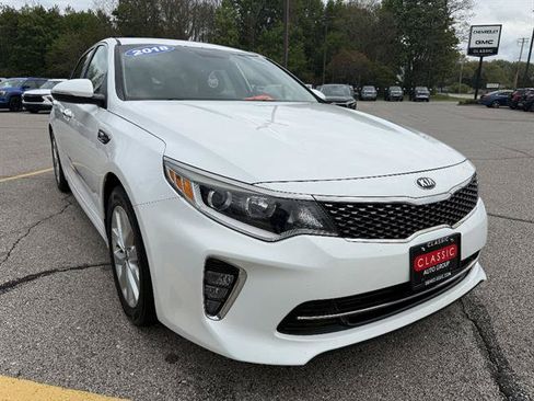 Used 2018 Kia Optima S FWD image 9