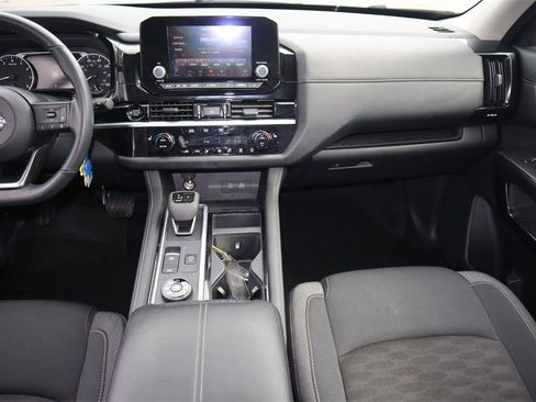 Certified 2025 Nissan Pathfinder SV image 16