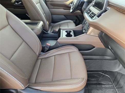 Used 2024 Chevrolet Tahoe High Country AWD/4WD image 14