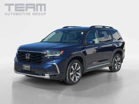 Used 2025 Honda Pilot Touring image 3