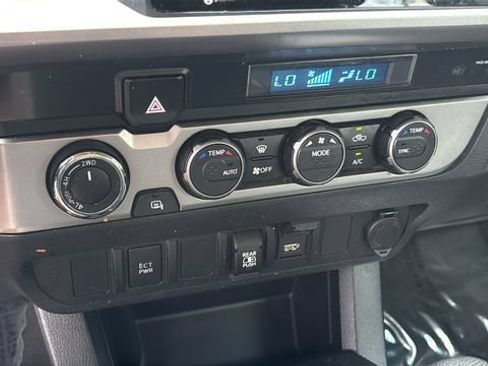 Used 2021 Toyota Tacoma SR5 AWD/4WD image 29