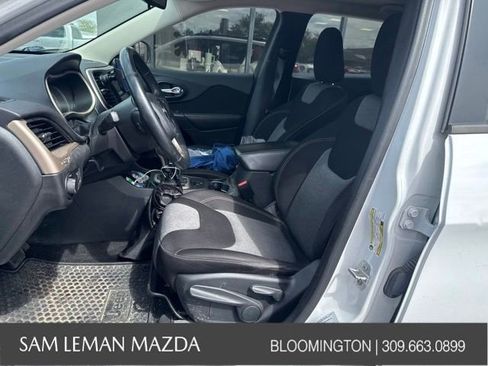 Used 2015 Jeep Cherokee Sport w/ Cold Weather Group FWD image 3