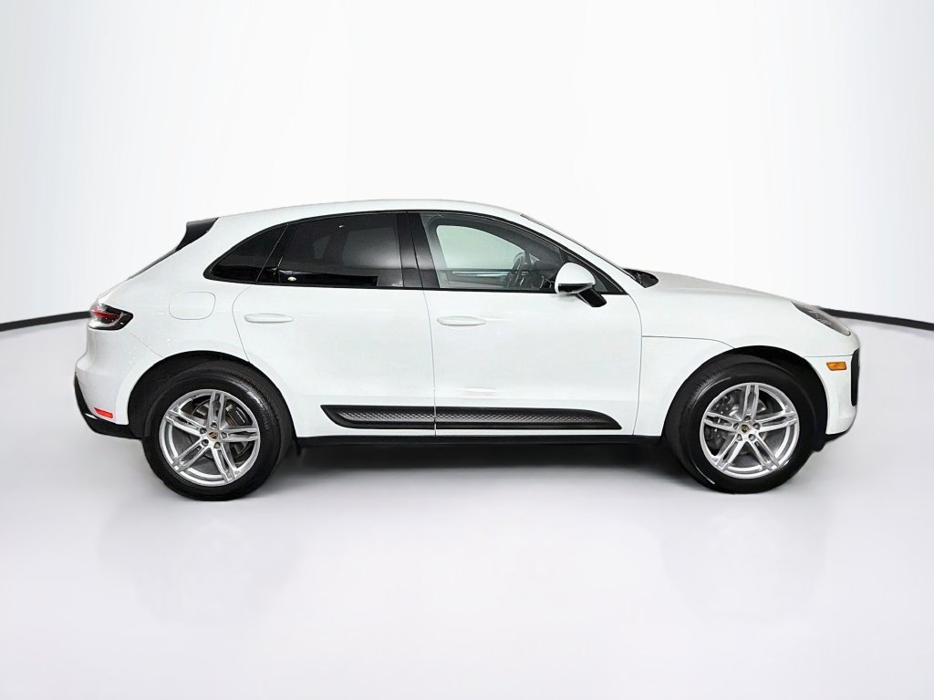 Certified 2023 Porsche Macan AWD/4WD image 8