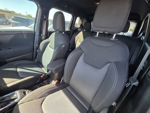 Used 2021 Jeep Renegade Latitude w/ Luxury Group II AWD/4WD image 11