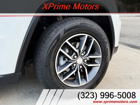 Used 2018 Jeep Grand Cherokee Limited AWD/4WD image 10