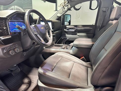 Used 2025 Chevrolet Silverado 2500 LTZ w/ LTZ Convenience Package AWD/4WD image 10