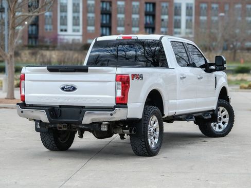 Used 2018 Ford F250 Lariat w/ Chrome Package image 24