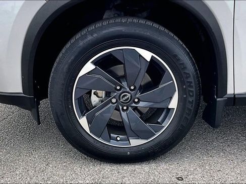 Certified 2024 Nissan Rogue SV FWD image 30