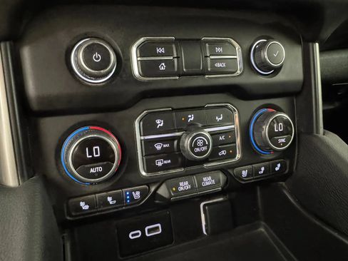 Used 2023 Chevrolet Suburban Premier AWD/4WD image 21
