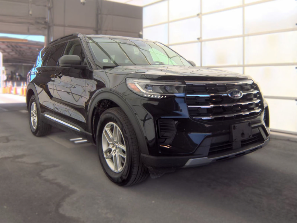 Used 2025 Ford Explorer Active AWD/4WD image 4
