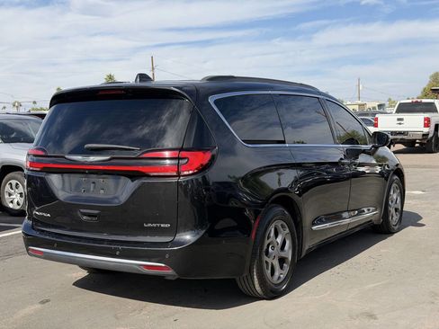 Used 2022 Chrysler Pacifica Limited image 9
