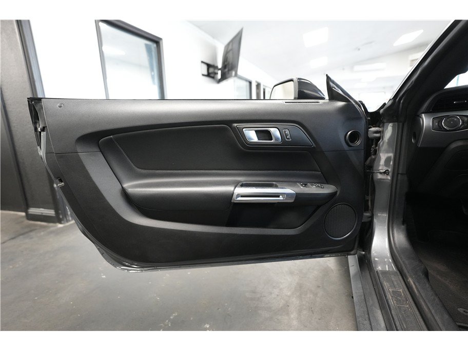 Used 2021 Ford Mustang GT w/ Black Accent Package RWD image 12