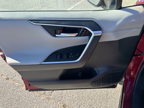 Used 2019 Toyota RAV4 Limited w/ Carpet Mat Package image 26