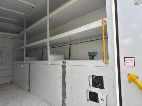 Used 2010 Ford F550 4x4 Regular Cab Super Duty image 16