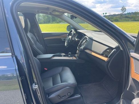 Used 2025 Volvo XC90 T8 Plus w/ Protection Package Premier AWD/4WD image 11