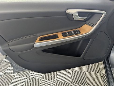 Used 2016 Volvo S60 T5 Inscription Platinum image 10