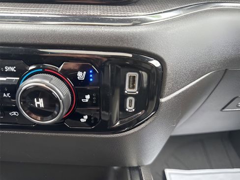 Used 2024 Chevrolet Silverado 2500 ZR2 w/ Technology Package image 26