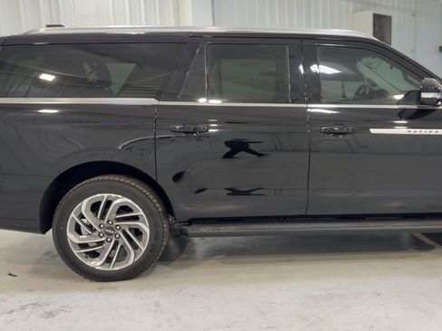 New 2026 Lincoln Navigator L Premier image 2