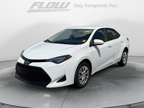 Used 2018 Toyota Corolla LE FWD image 3