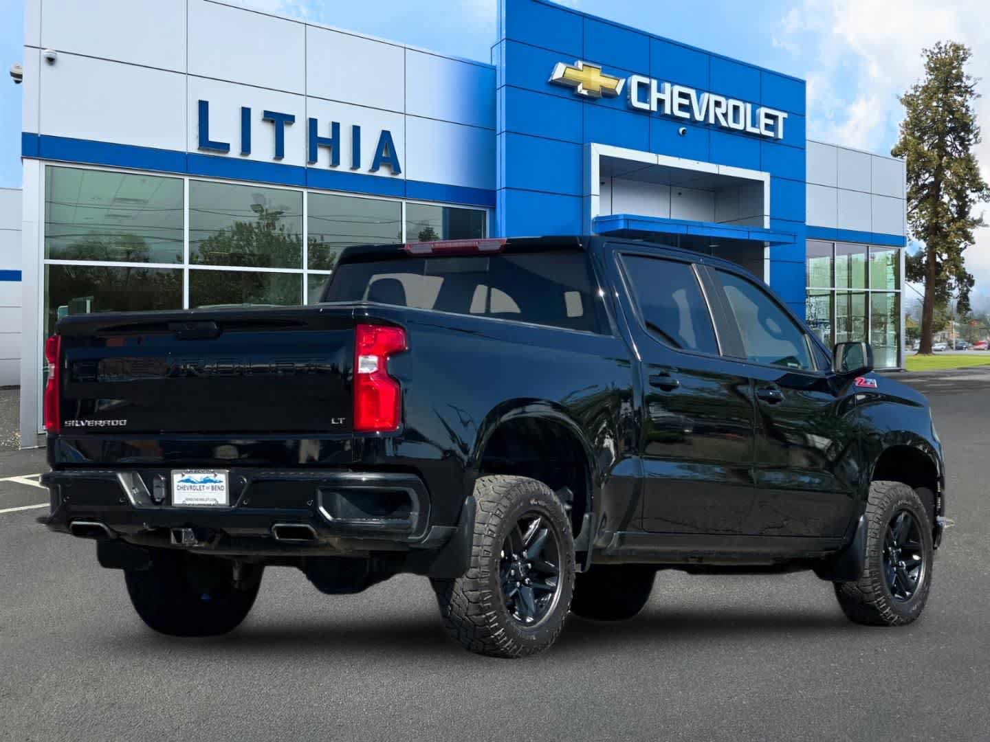 Used 2021 Chevrolet Silverado 1500 LT Trail Boss w/ Convenience Package II AWD/4WD image 2