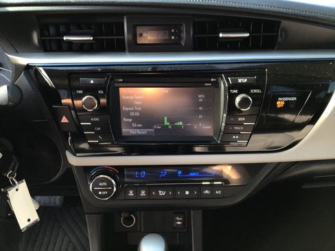 Used 2015 Toyota Corolla LE FWD image 24