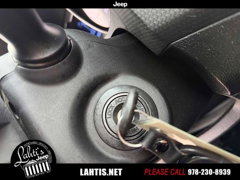 Used 2012 Hyundai Veloster w/ Style Pkg image 17