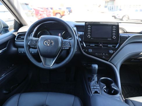 Used 2023 Toyota Camry SE w/ Cold Weather Package image 13