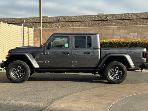 Used 2025 Jeep Gladiator Mojave w/ Convenience Group AWD/4WD image 7