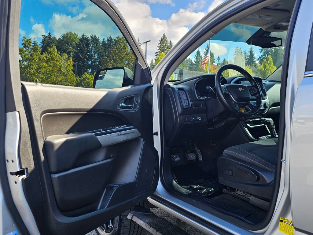 Used 2017 Chevrolet Colorado LT w/ LT Convenience Package AWD/4WD image 21