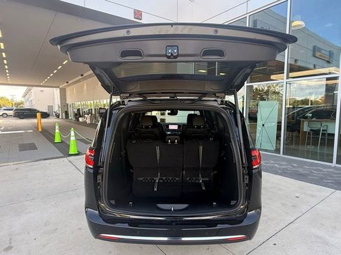 New 2026 Chrysler Pacifica Select image 41